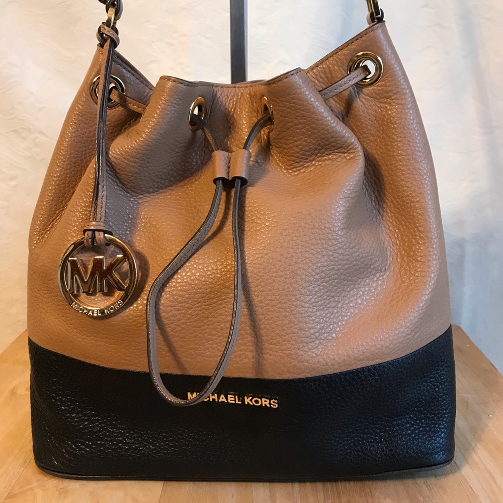 Michael Kors Jules Drawstring Bag